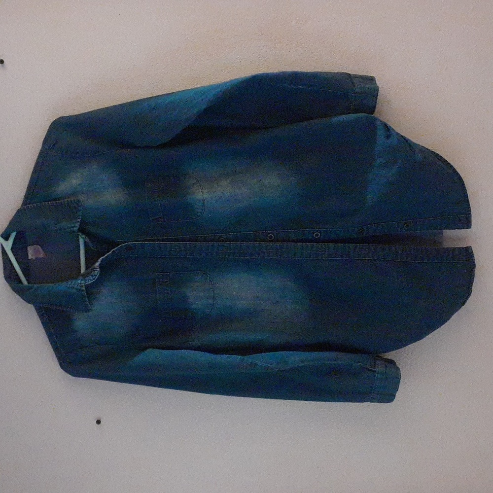 No boundaries faded denim colored blouse, x small